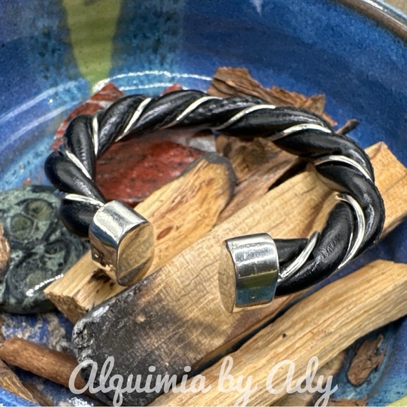 Black leather and silver bikercore chunky statement bracelet cuff bangle - Picture 4 of 5